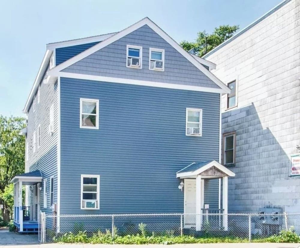 Konaklama yerinin ön cephesi