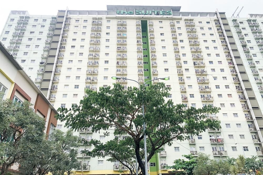 OYO 94209 The Metro Suites Apartment By One Property