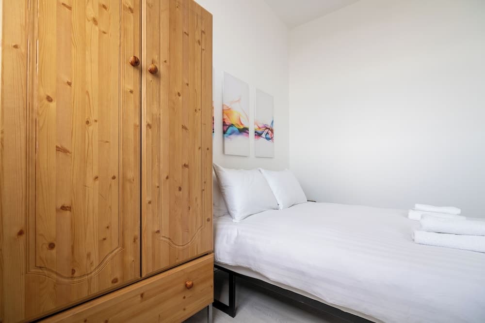 Cozy 2-Bedroom Flat in West London