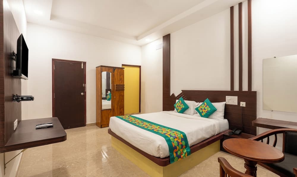 Treebo Royal Plaza,700 Mts From Promenade Beach