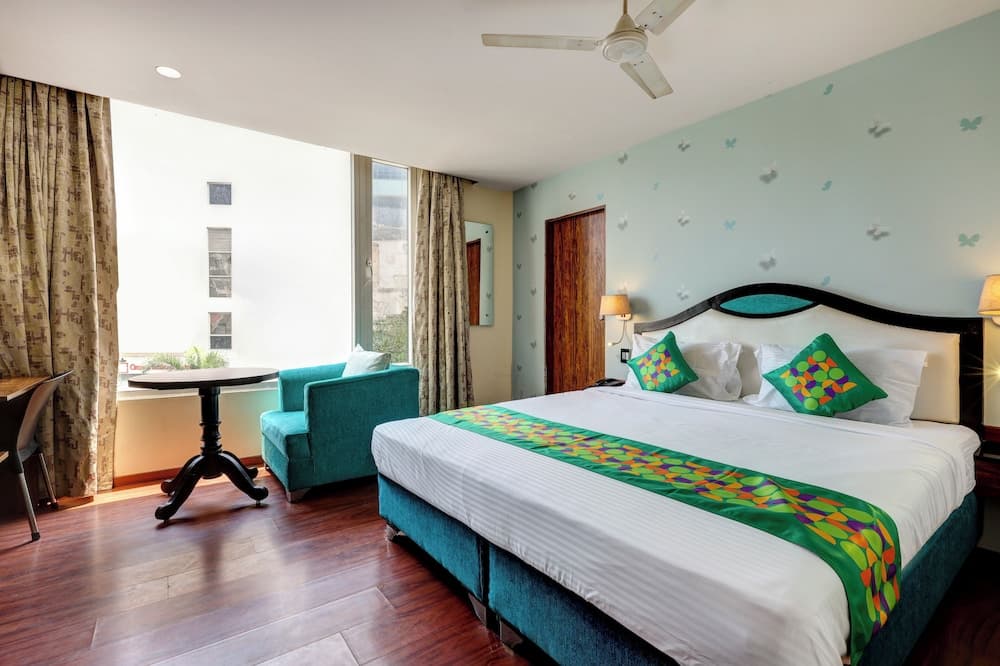 Treebo Blak & Wite Rk Beach