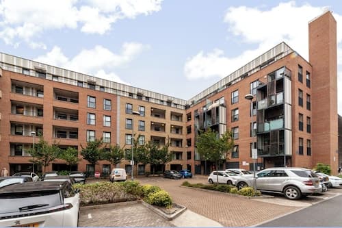Top-rated Penthouse - King Size Bed & Free Parking
