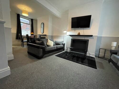 Cozy 2 Bedroom Property With all Amenities