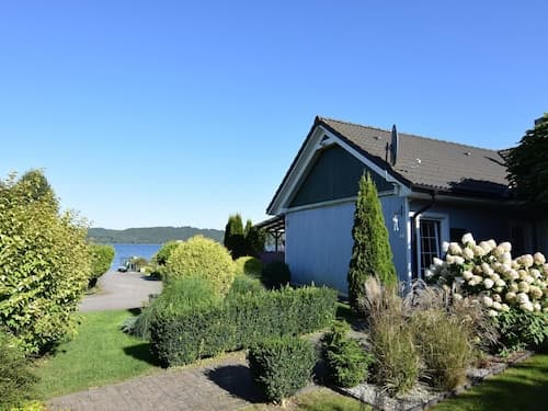 House With Private Beach by the Lake, Whirlpool