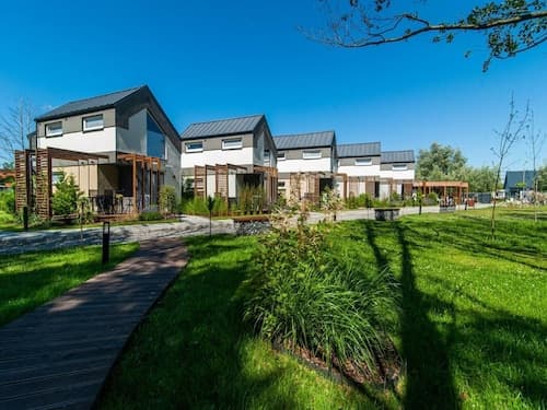Comfortable Ground Floor Apartment, Summer Pool