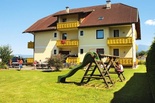 Sunny Holiday Apartment on Lake Klopeiner With Balcony and Private Beach