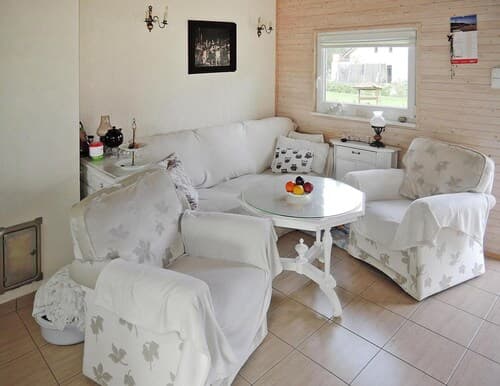 Holiday Home on Lake Ostrowo Near Baltic Sea