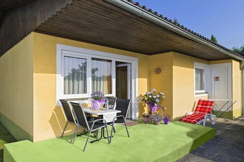 Bungalow on Lake Klopein With Garden