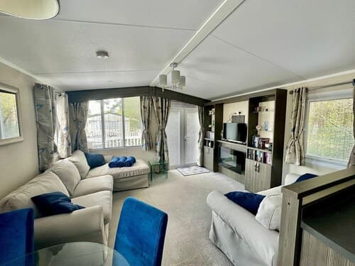 Caravan - Sleeps 4 - Pool - Pet Friendly