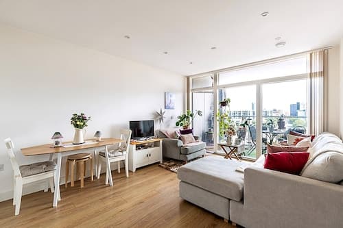 Stylish Canary Wharf Retreat For 2