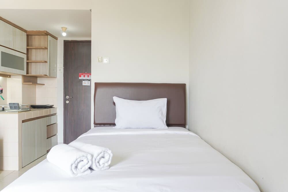 Modern Look And Homey Studio Serpong Greenview Apartment