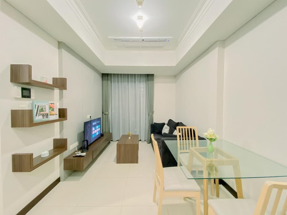 Homey And Modern 2Br At Casa Grande Residence Apartment