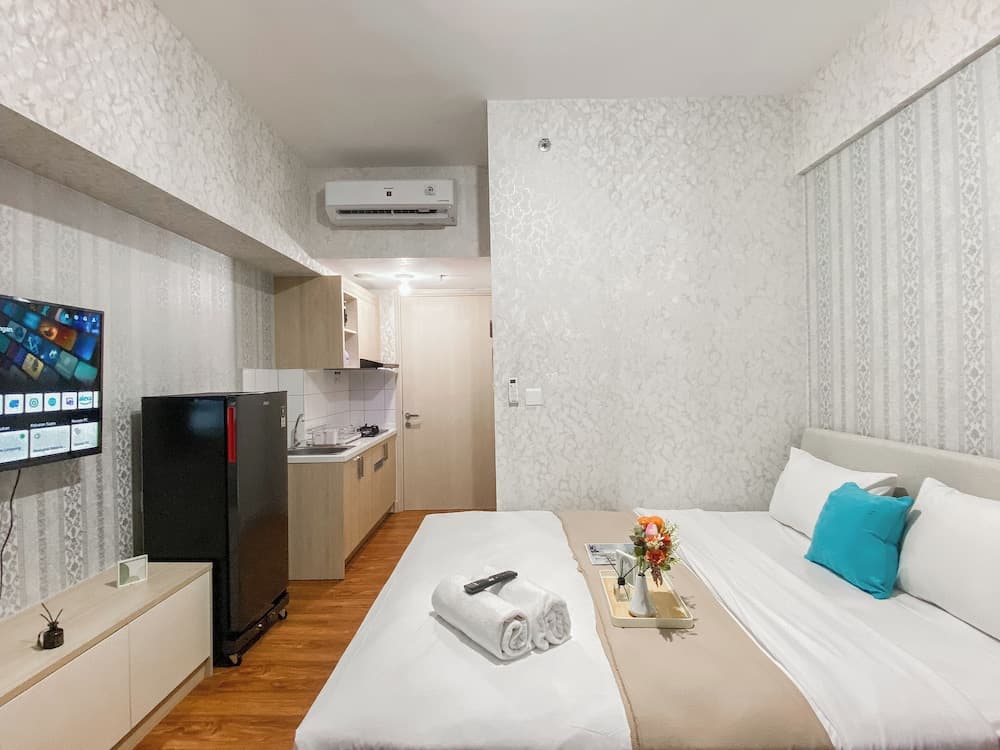 Well Furnished And Comfy Studio At Springlake Summarecon Bekasi Apartment