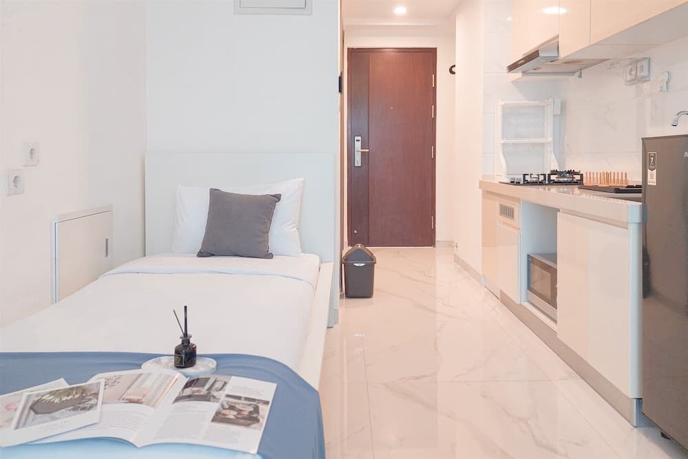 Comfort And Homey Studio At Sky House Bsd Apartment