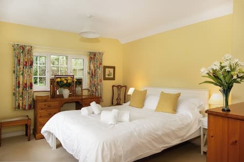 Woodcutter's Cottage - Country Retreat