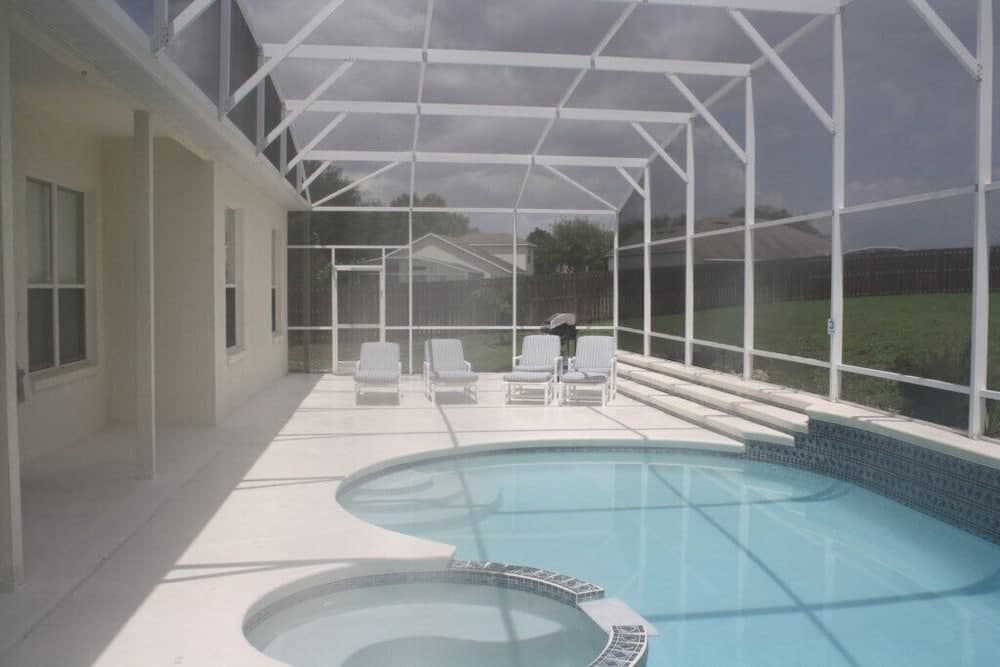 Hampton Lakes Villa
