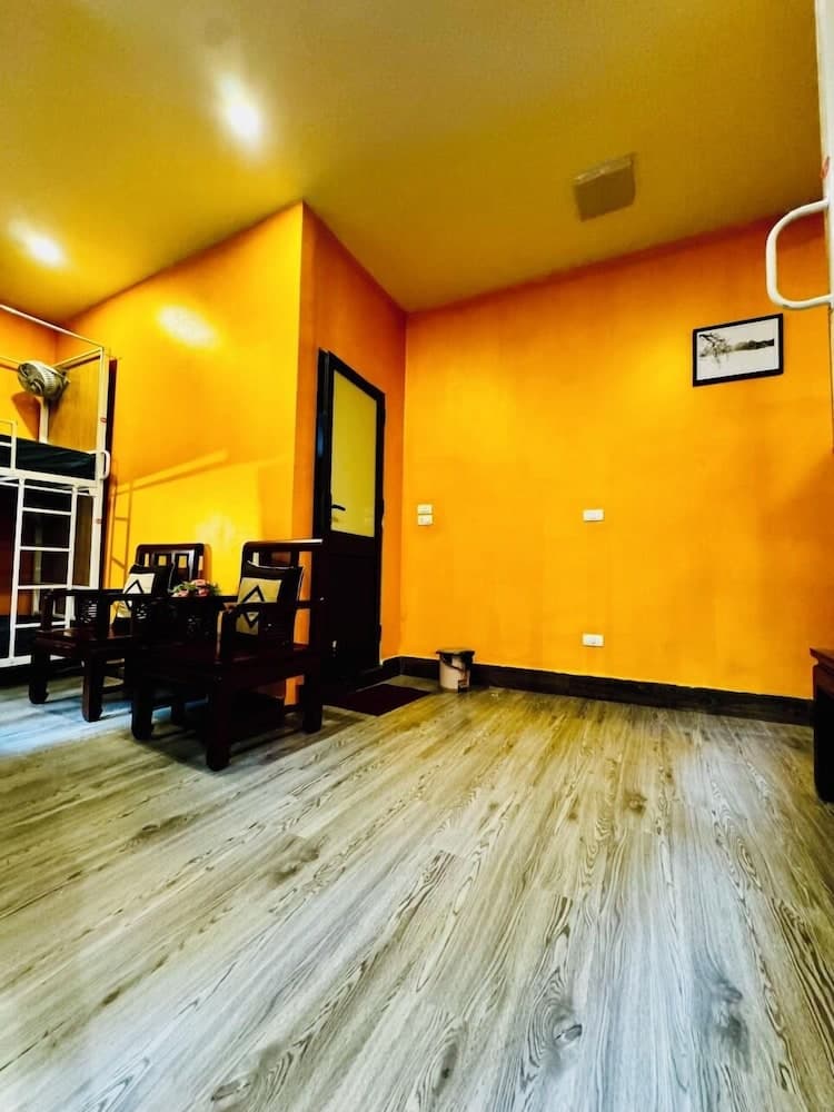 Autumn Hanoi House Bat Su