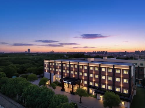Rezen Select Hotel (Shanghai International Resort Chuansha Metro Station)