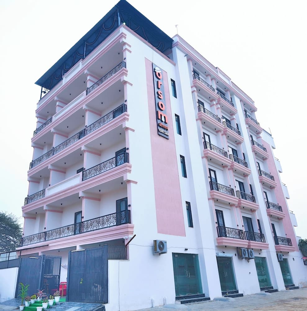 Orsom Stays Sassy Sector 53