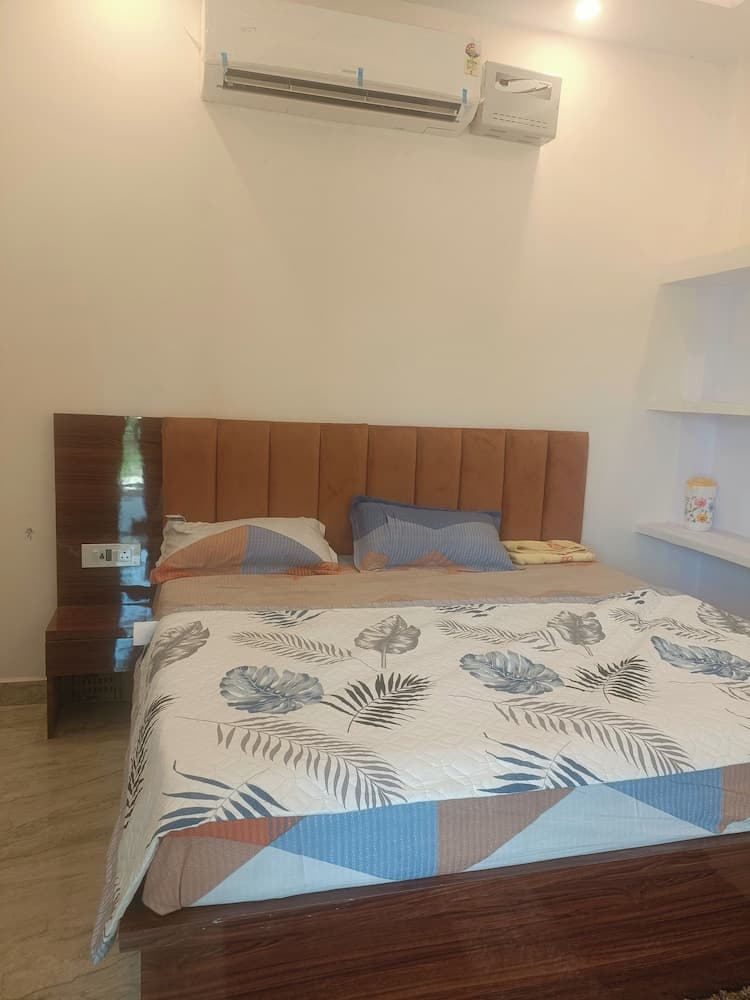 Madhur Kunj Guest House Pick and Drop