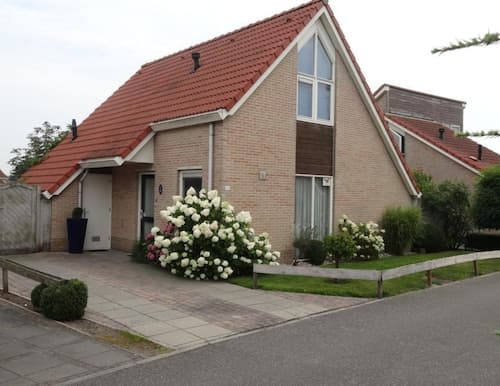 Bungalow in Breskens Near the Lighthouse