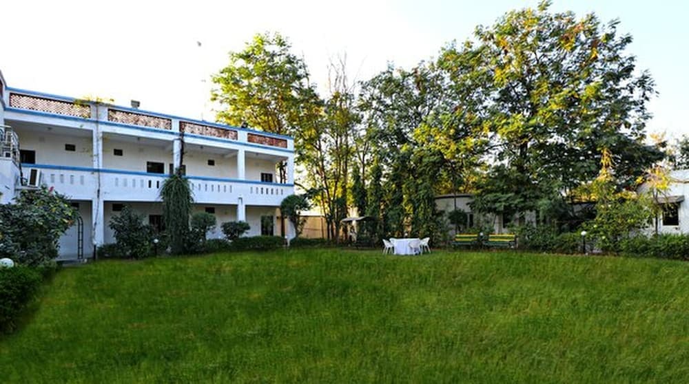 Arristo Resorts & Club