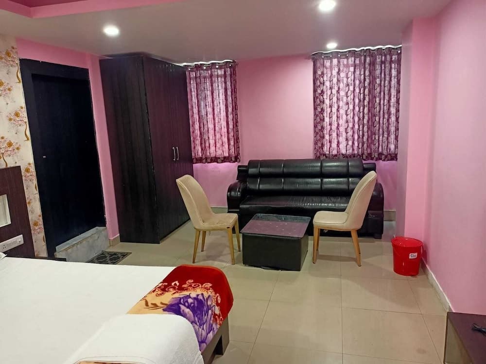 Raj Mahal Rooms & Banquet Hall