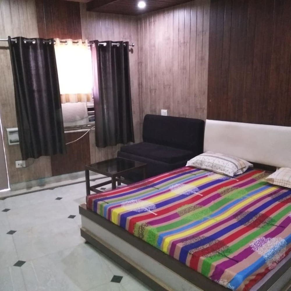 Goroomgo Divya Garhwal