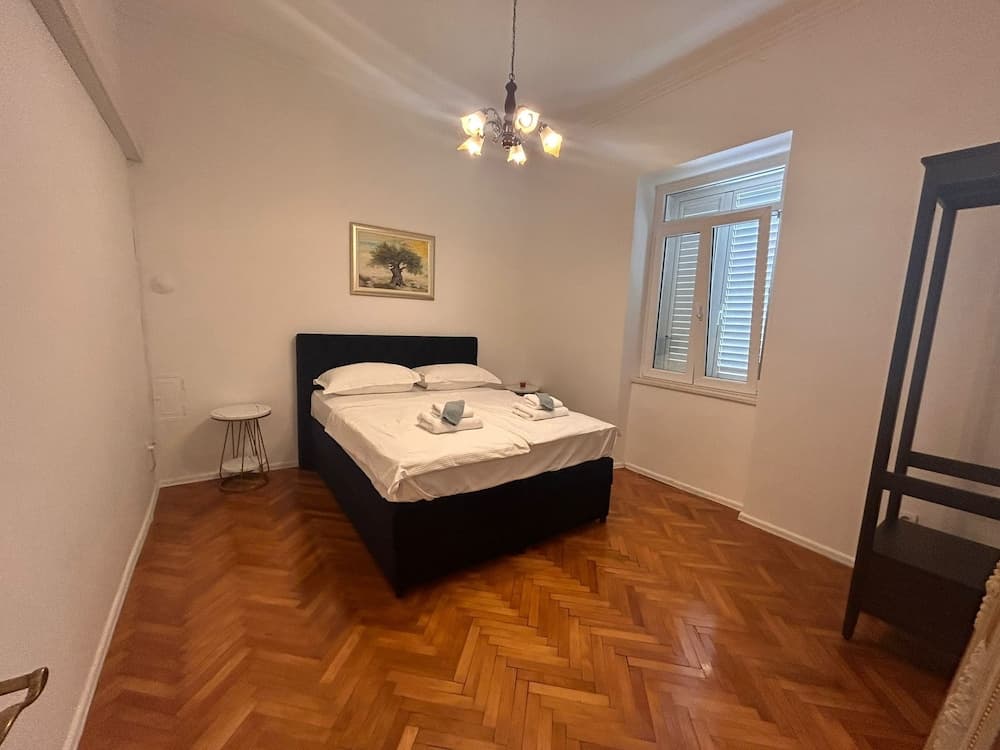 Garden Antique with Bubble Spa