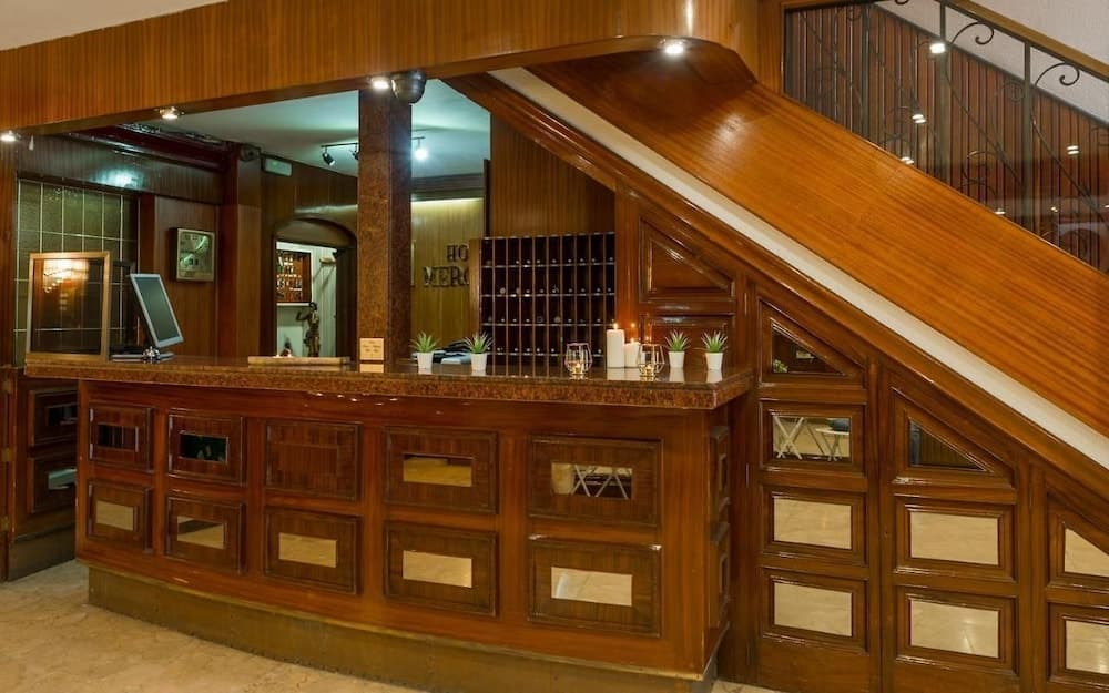 Vintage Hotel Mercedes