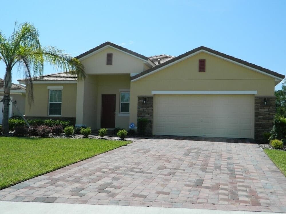 9106 Stromboli Court
