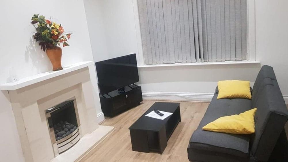 Manchester-2bedroom-1bathroom-wifi (108947701)