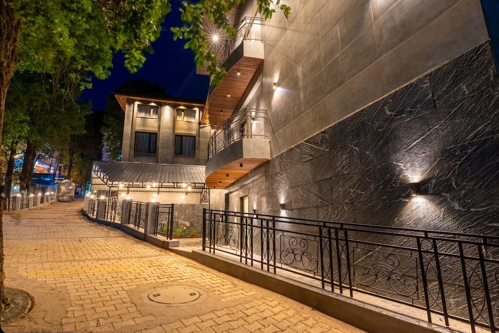 Hanric by Eight Continents Ikshana Luxe