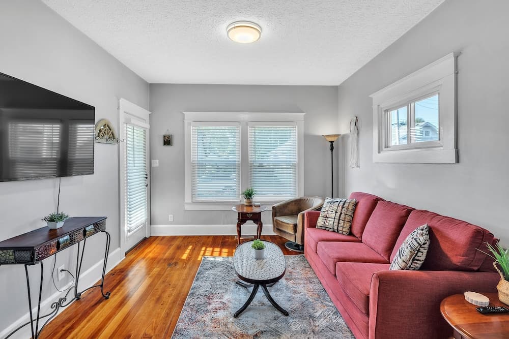 Charming 2br Hot Tub Getaway 2 Bedroom Home