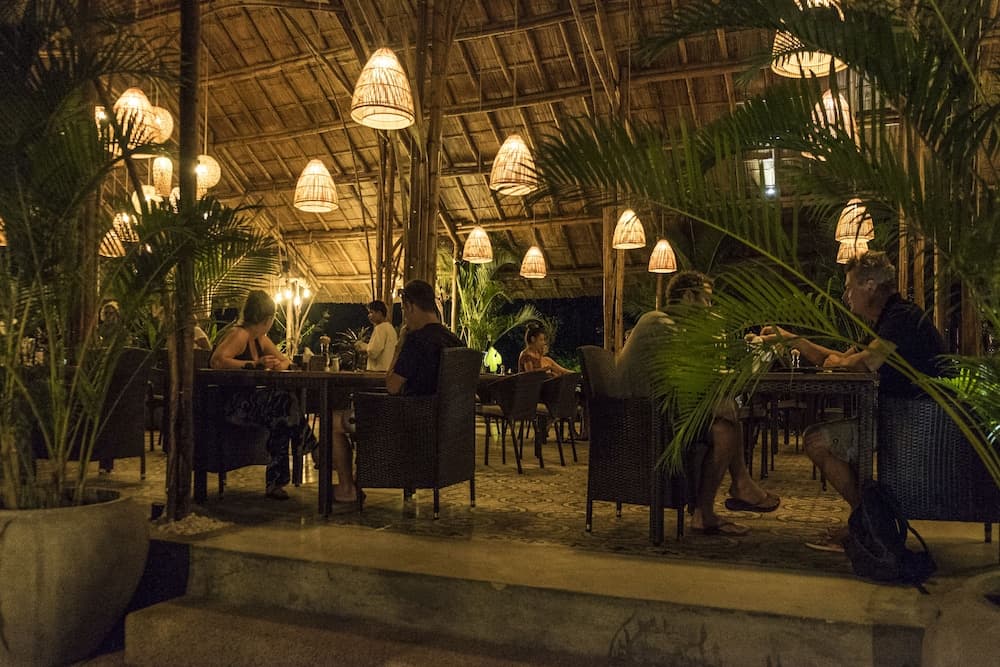 Çiftler için yemek servisi