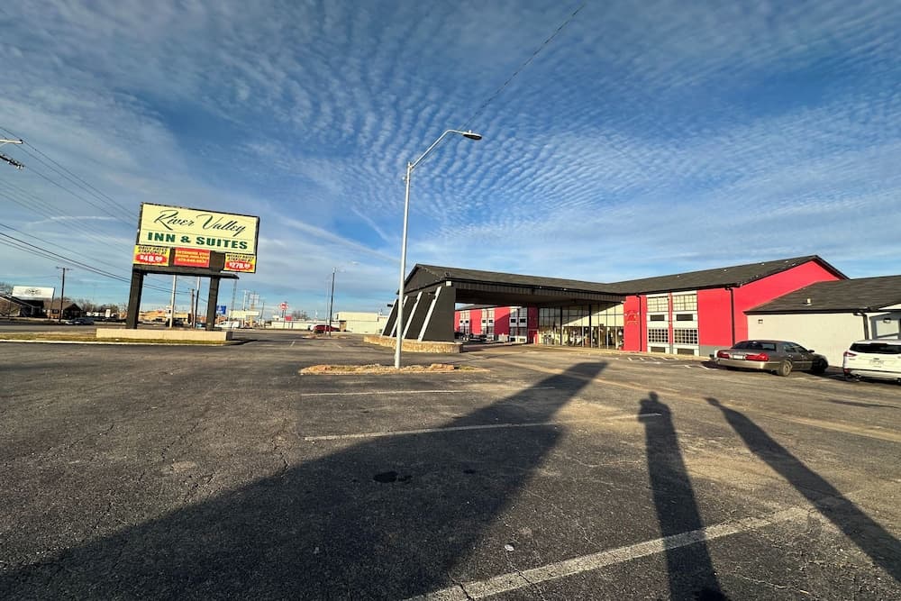 River Valley Inn and Suites By Belvilla