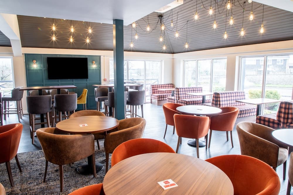 Almondsbury Inn & Lounge