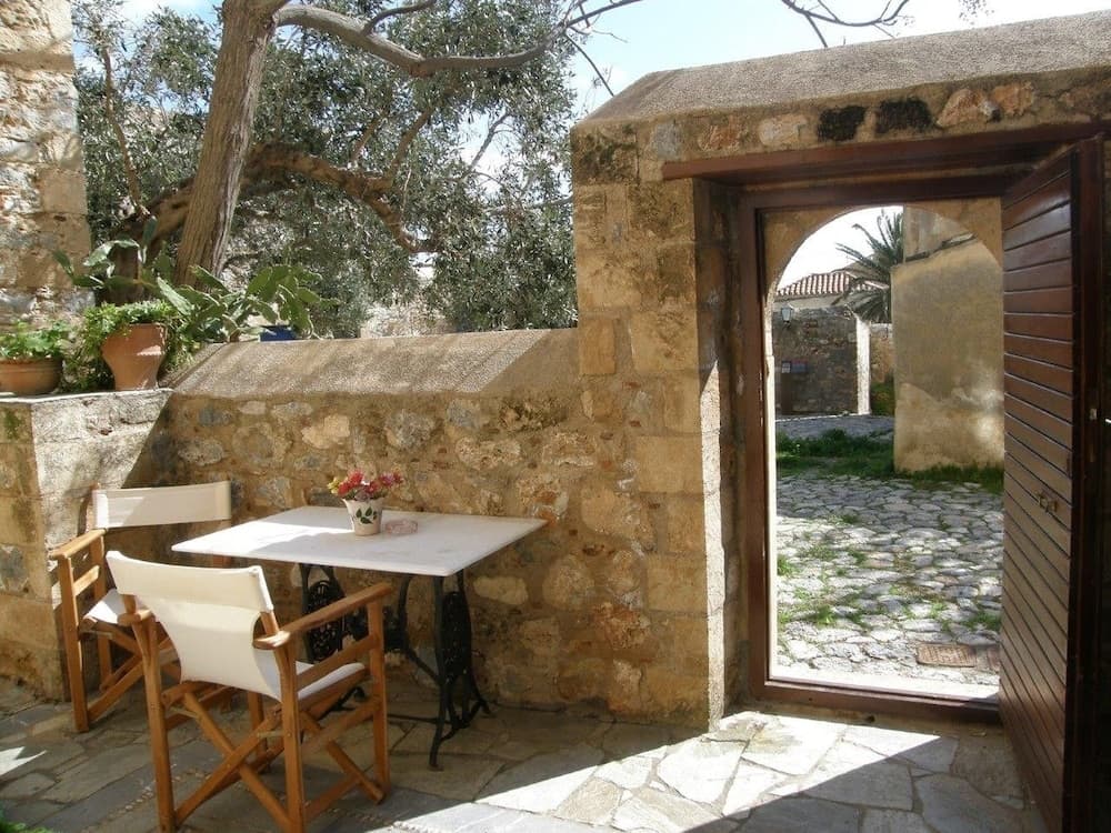 Dorovinis Monemvasia Castlehouses