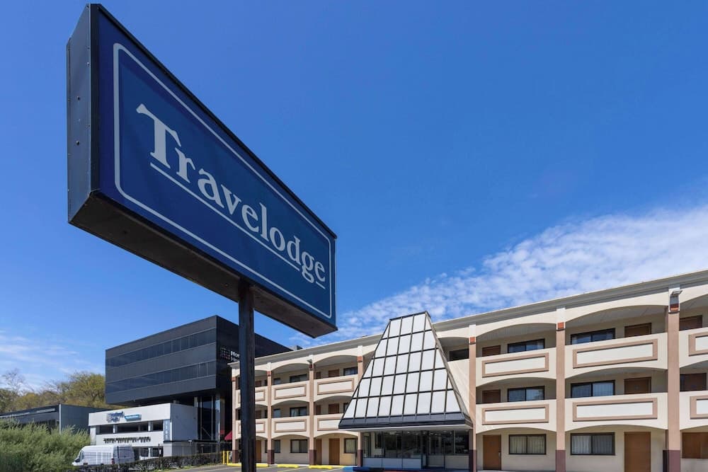 Travelodge by Wyndham Manhasset
