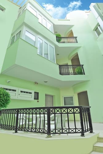 Greta Apartments