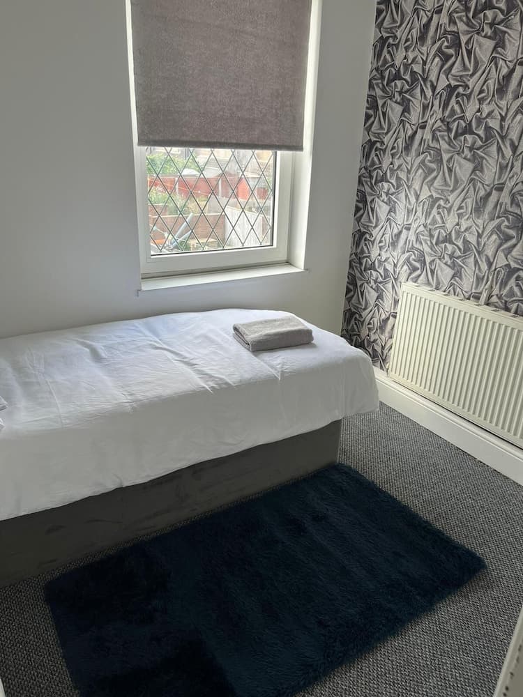 SPECIAL 5 Bedroom Whole House Brereton