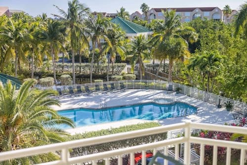 Tortuga Suite Sparkling Pool Hot Tub