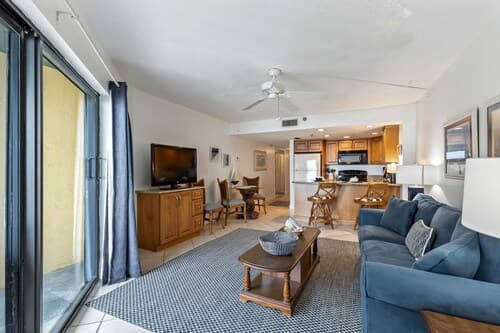 Ocean View Suite w Pool Hot Tub Beach Access