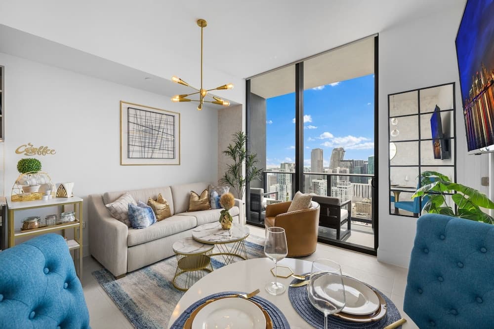 Luxury PH 51st Floor City Views