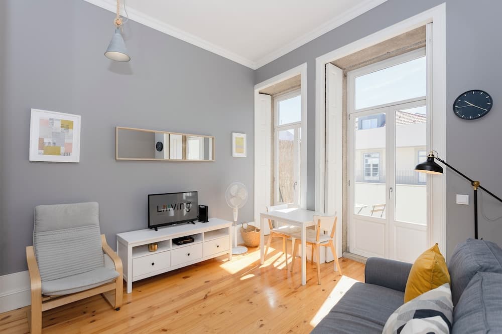 Liiiving in Porto-Silver Light Apartment