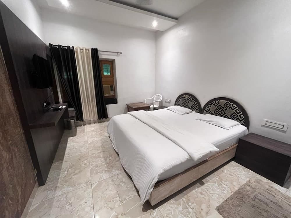 Goroomgo Rani Palace Udaipur