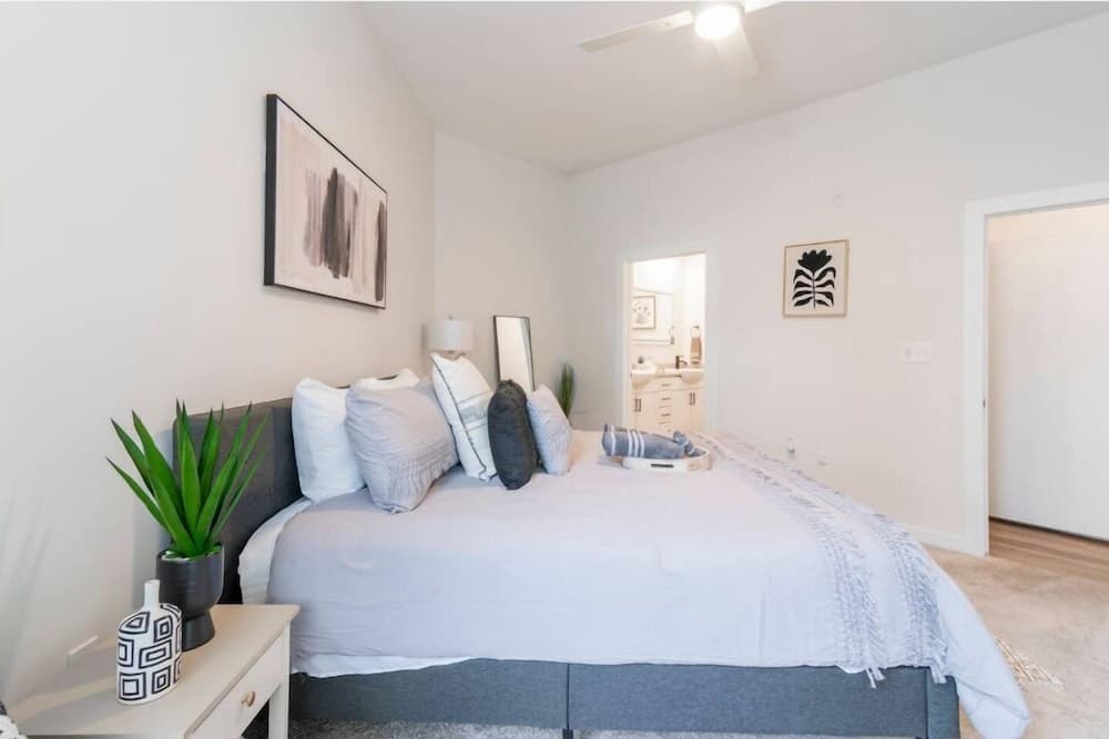 Cozy Apartment with WiFi 206