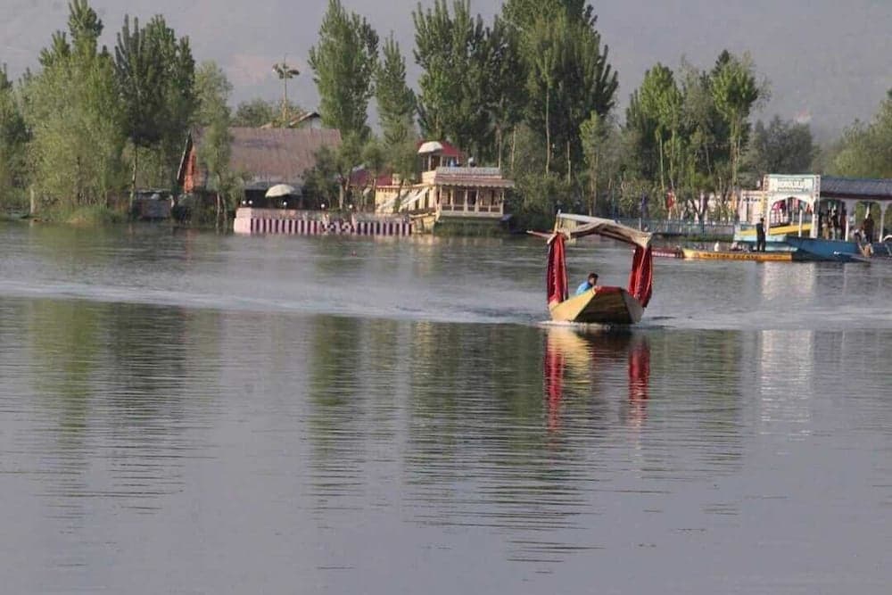 The Mughal Palace Eco Luxury Houseboat