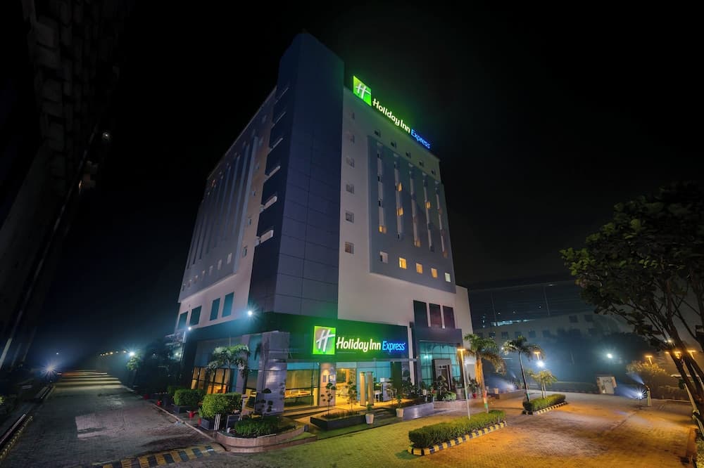 Holiday Inn Express Greater Noida Knowledge Park by IHG