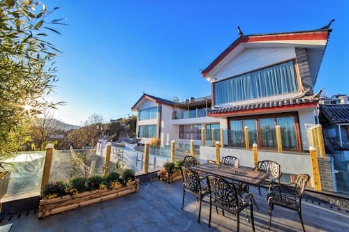 Cloudhaven Retreat (花开花落半山居)